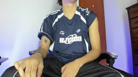 Snapshot of jake_tripp__ chatting on 04-04-26, 01:04 jake online show from 04-04-26, 01:04