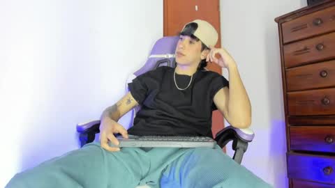 Snapshot of jake_tripp__ chatting on 04-10-26, 12:38 jake online show from 04-10-26, 12:38