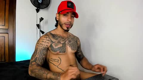 Snapshot of jakee_brown chatting on 01-17-25, 03:23 Santiago online show from 01-17-25, 03:23