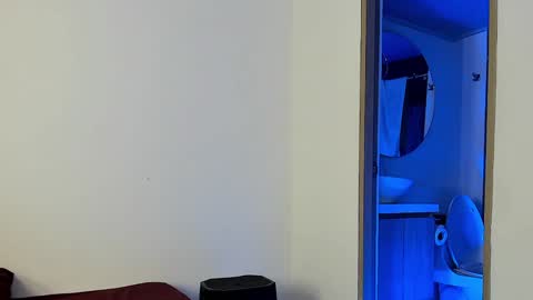 Snapshot of jakee_brown chatting on 02-08-25, 10:39 Santiago online show from 02-08-25, 10:39