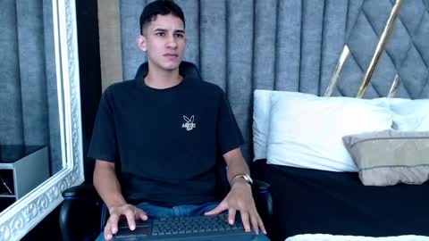 jakemoxleey online show from 01-10-25, 12:36