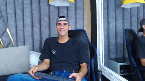 jakemoxleey online show from 02-08-25, 08:21