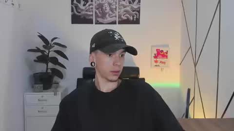 Snapshot of james_adamss_ chatting on 11-18-25, 12:42 james_adamss_ online show from 11-18-25, 12:42