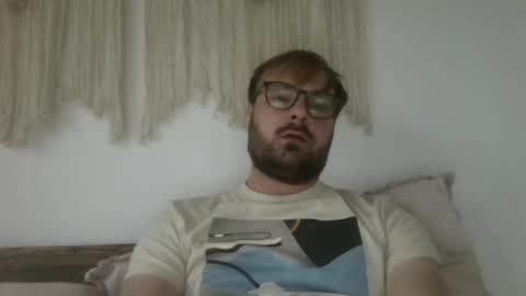 Snapshot of james_heron chatting on 10-19-25, 04:18 James Heron online show from 10-19-25, 04:18