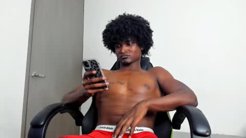 james_makony_1 online show from 12-30-24, 08:21