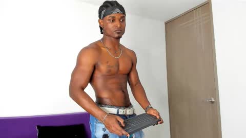 james_makony_1 online show from 02-28-25, 06:43