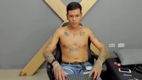 Snapshot of jamesinked_ chatting on 12-13-24, 06:49 Jamesinked online show from 12-13-24, 06:49