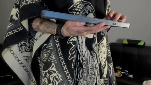 Snapshot of jamesinked_ chatting on 12-20-24, 05:36 Jamesinked online show from 12-20-24, 05:36