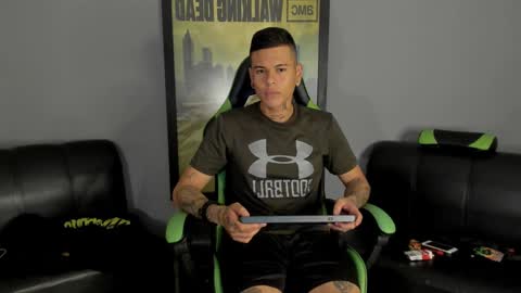 Snapshot of jamesinked_ chatting on 12-21-24, 06:44 Jamesinked online show from 12-21-24, 06:44