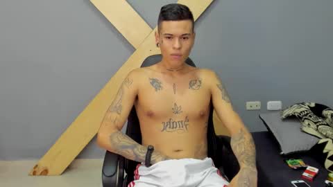 Snapshot of jamesinked_ chatting on 12-26-24, 04:04 Jamesinked online show from 12-26-24, 04:04