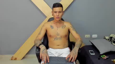 Snapshot of jamesinked_ chatting on 12-26-24, 07:05 Jamesinked online show from 12-26-24, 07:05