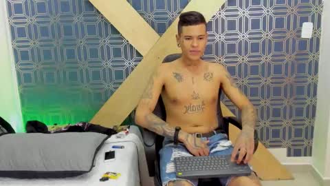 Snapshot of jamesinked_ chatting on 12-31-24, 04:35 Jamesinked online show from 12-31-24, 04:35