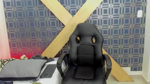 Snapshot of jamesinked_ chatting on 01-02-25, 04:35 Jamesinked online show from 01-02-25, 04:35