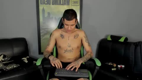 Snapshot of jamesinked_ chatting on 01-23-25, 04:15 Jamesinked online show from 01-23-25, 04:15