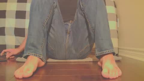 Snapshot of jamesknight57 chatting on 11-17-25, 12:16 James online show from 11-17-25, 12:16