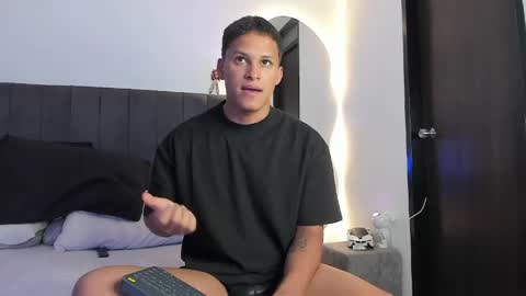 Snapshot of jamesowenn chatting on 05-25-26, 07:14 James Owenn online show from 05-25-26, 07:14