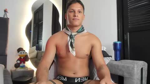 Snapshot of jamesowenn chatting on 07-23-26, 06:44 James Owenn online show from 07-23-26, 06:44
