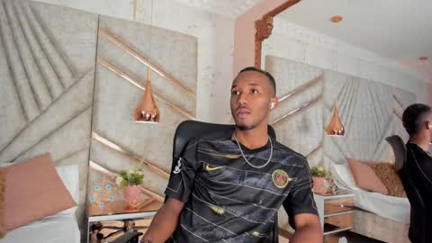 Snapshot of jamesparck chatting on 01-07-25, 12:09 James online show from 01-07-25, 12:09