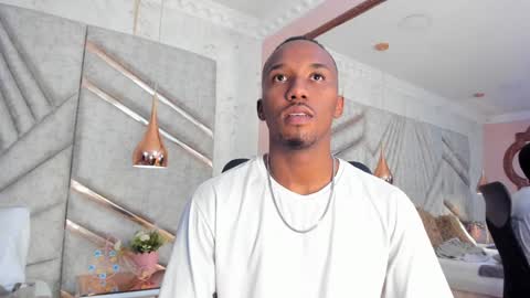 Snapshot of jamesparck chatting on 01-11-25, 06:12 James online show from 01-11-25, 06:12