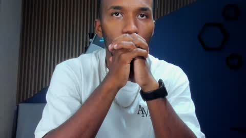 Snapshot of jamesparck chatting on 01-22-25, 09:32 James online show from 01-22-25, 09:32