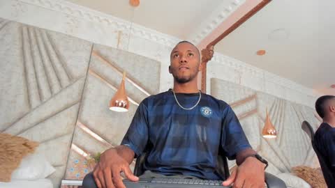 Snapshot of jamesparck chatting on 01-26-25, 06:37 James online show from 01-26-25, 06:37