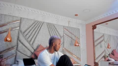 Snapshot of jamesparck chatting on 02-08-25, 05:08 James online show from 02-08-25, 05:08