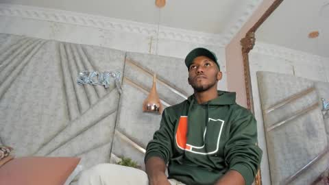 Snapshot of jamesparck chatting on 02-19-25, 06:21 James online show from 02-19-25, 06:21