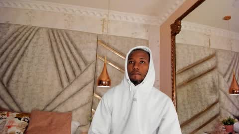 Snapshot of jamesparck chatting on 03-05-25, 12:22 James online show from 03-05-25, 12:22