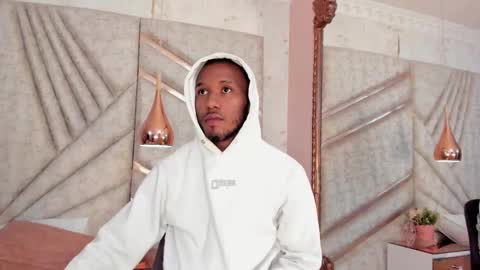 Snapshot of jamesparck chatting on 03-07-25, 12:01 James online show from 03-07-25, 12:01