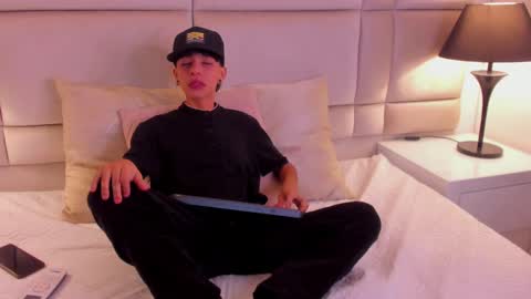 Snapshot of jamess_ford chatting on 01-28-25, 02:10 jamess_ford online show from 01-28-25, 02:10