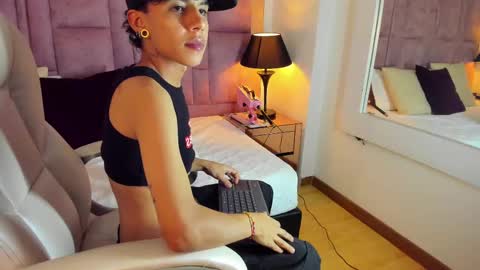 Snapshot of jamess_ford chatting on 02-11-25, 01:41 jamess_ford online show from 02-11-25, 01:41