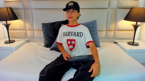 Snapshot of jamess_ford chatting on 02-19-25, 03:28 jamess_ford online show from 02-19-25, 03:28