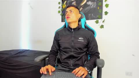 Jamess hott online show from 02-04-25, 02:10