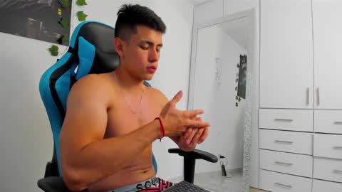 Jamess hott online show from 02-06-25, 04:03