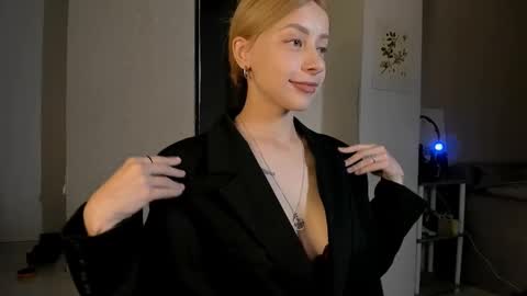 Snapshot of jane_bright chatting on 02-27-25, 09:04 Jane online show from 02-27-25, 09:04