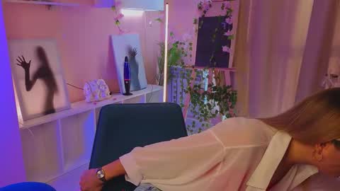 Hi Im Alice and here youll find something online show from 10-23-25, 06:23