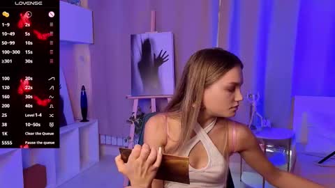 Hi Im Alice and here youll find something online show from 11-02-25, 06:16