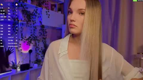 Hi Im Alice and here youll find something online show from 11-28-25, 06:16