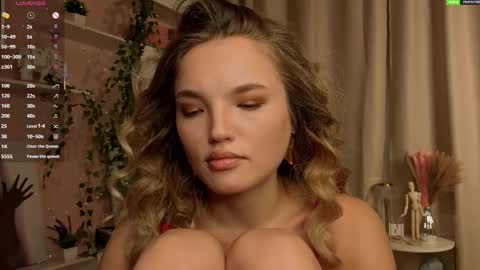 Hi Im Alice and here youll find something online show from 12-18-25, 06:08