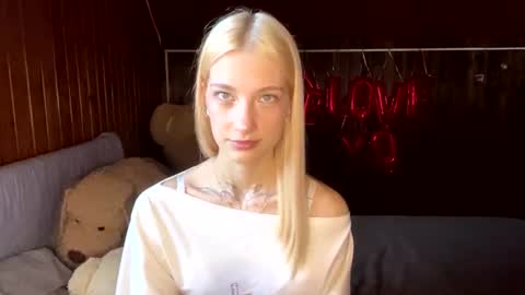 Elsa online show from 07-18-26, 08:07