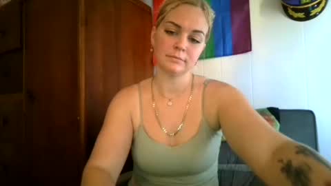 janiefoxx online show from 01-14-25, 08:04