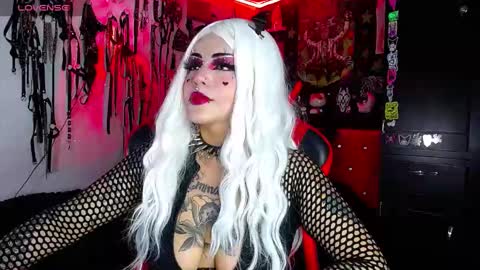 Snapshot of janna_ink chatting on 01-15-25, 04:25 online show from 01-15-25, 04:25