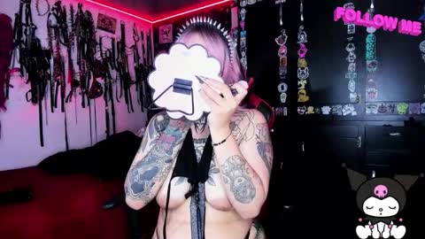 Snapshot of janna_ink chatting on 09-29-25, 09:52 online show from 09-29-25, 09:52