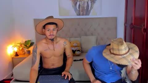 Snapshot of janomar01 chatting on 10-22-25, 06:40 janomar01 online show from 10-22-25, 06:40