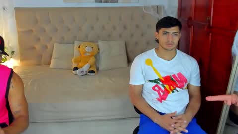 Snapshot of janomar01 chatting on 11-05-25, 06:52 janomar01 online show from 11-05-25, 06:52