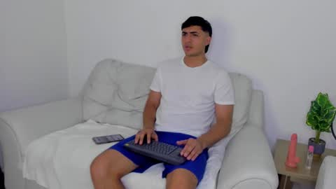 Snapshot of janomar01 chatting on 11-09-25, 11:30 janomar01 online show from 11-09-25, 11:30