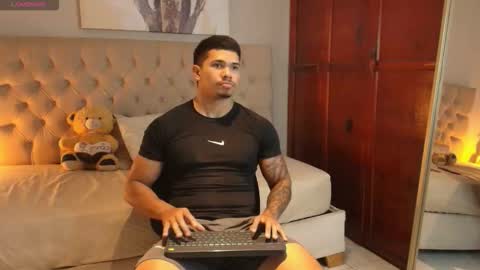 Snapshot of janomar01 chatting on 01-17-26, 08:23 janomar01 online show from 01-17-26, 08:23