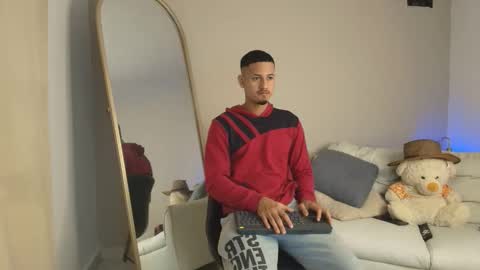 Snapshot of janomar01 chatting on 01-18-26, 12:53 janomar01 online show from 01-18-26, 12:53