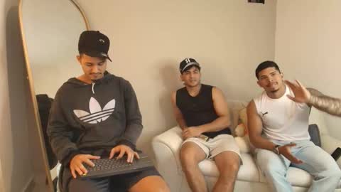 Snapshot of janomar01 chatting on 02-06-26, 12:52 janomar01 online show from 02-06-26, 12:52