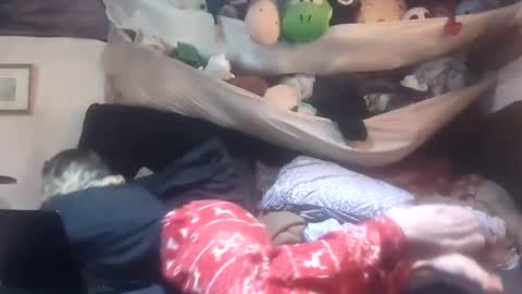 Snapshot of jarethgray chatting on 12-24-24, 06:39 Jareth online show from 12-24-24, 06:39